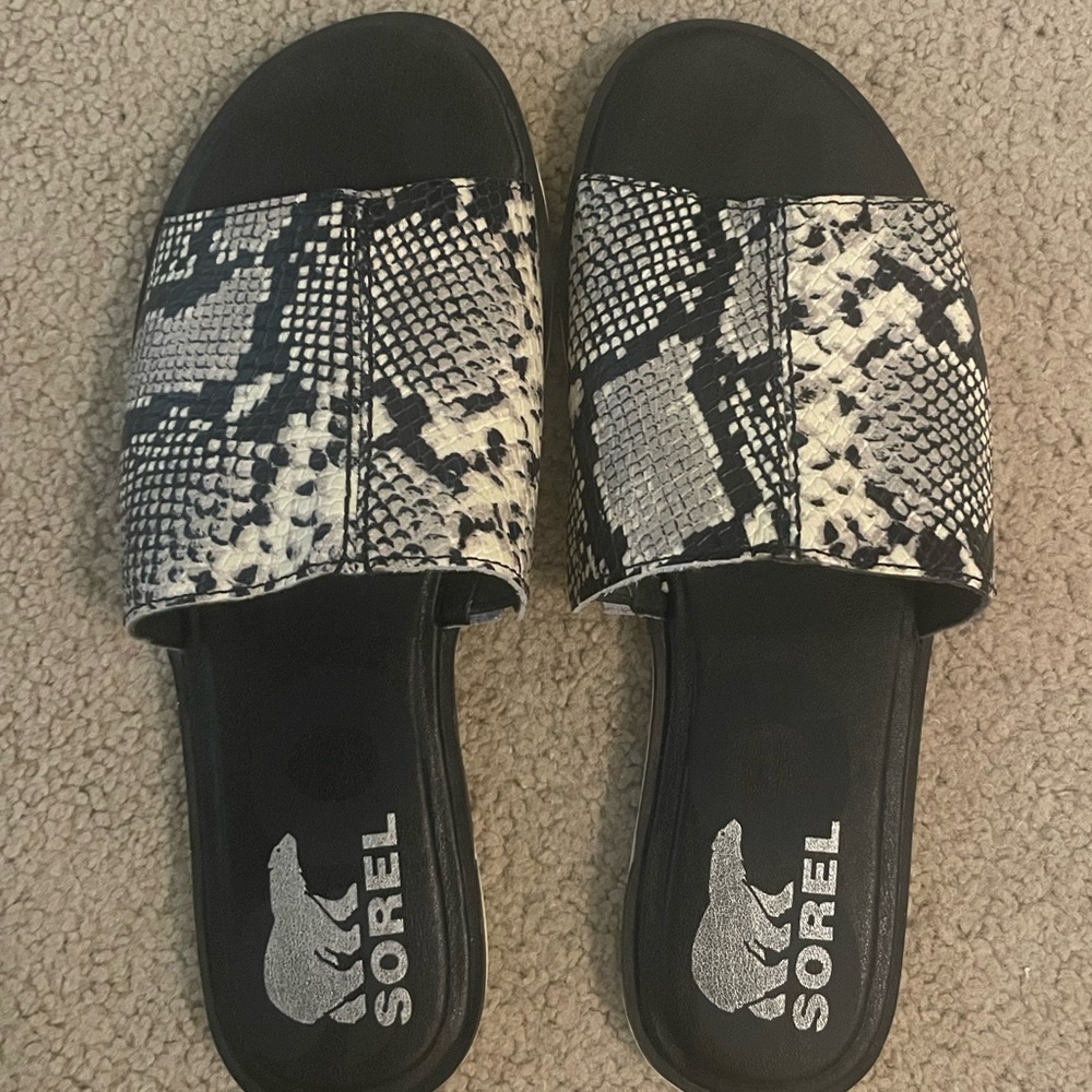 Women’s Sorel sandals size 7.5